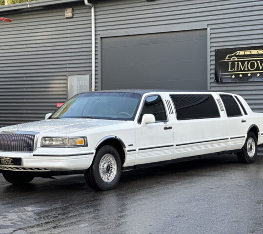 Limousine Lincoln Tow Car I