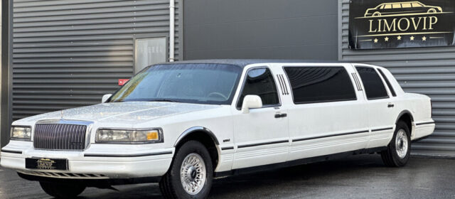 Limousine Lincoln Tow Car I