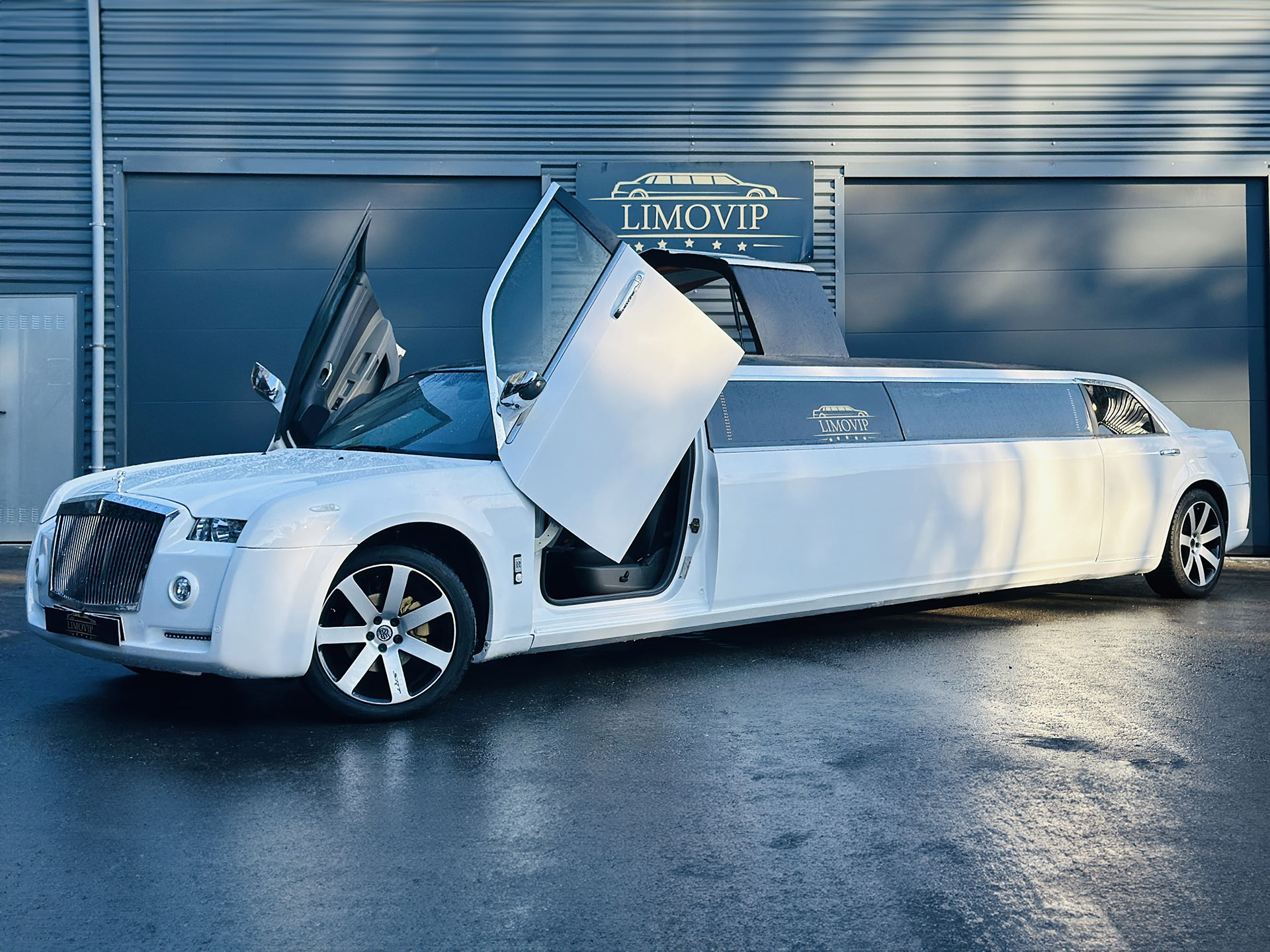 1. Limousine Rolls-Royce Look